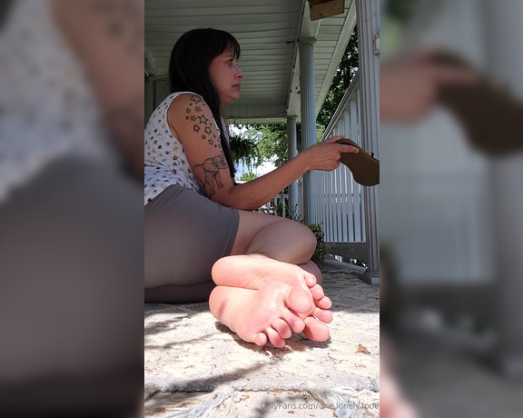 Crystal Paris aka one.lonely.foot - 08-28-2024 OnlyFans Video - Youre spying on my sunny soles