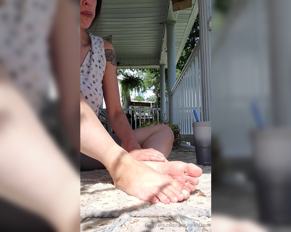 Crystal Paris aka one.lonely.foot - 08-28-2024 OnlyFans Video - Youre spying on my sunny soles