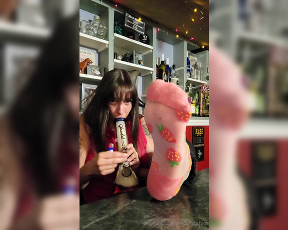 Crystal Paris aka one.lonely.foot - 08-30-2024 OnlyFans Video - Randoms from the week_b1f9