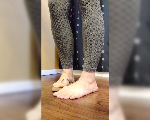 Crystal Paris aka one.lonely.foot - 08-31-2024 OnlyFans Video - I might step on you