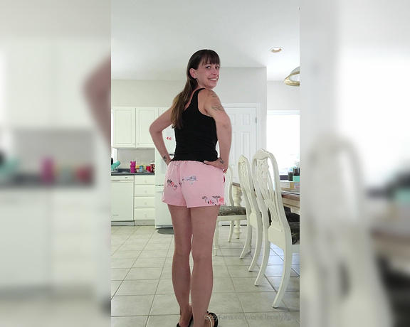 Crystal Paris aka one.lonely.foot - 09-13-2024 OnlyFans Video - Randoms from the week_sljt