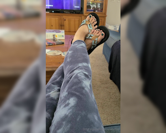 Crystal Paris aka one.lonely.foot - 09-10-2024 OnlyFans Video - Relaxing views