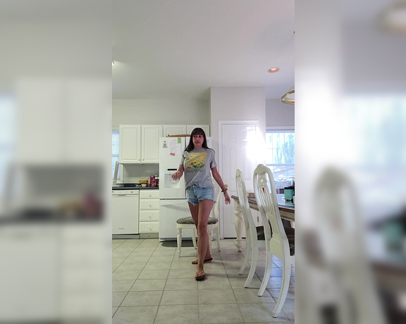 Crystal Paris aka one.lonely.foot - 09-13-2024 OnlyFans Video - Randoms from the week_ymen