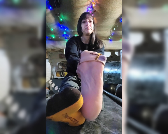 Crystal Paris aka one.lonely.foot - 11-03-2024 OnlyFans Video - Having fun showing my feet