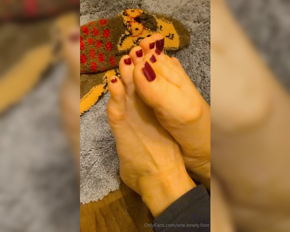 Crystal Paris aka one.lonely.foot - 11-17-2024 OnlyFans Video - Toes close up