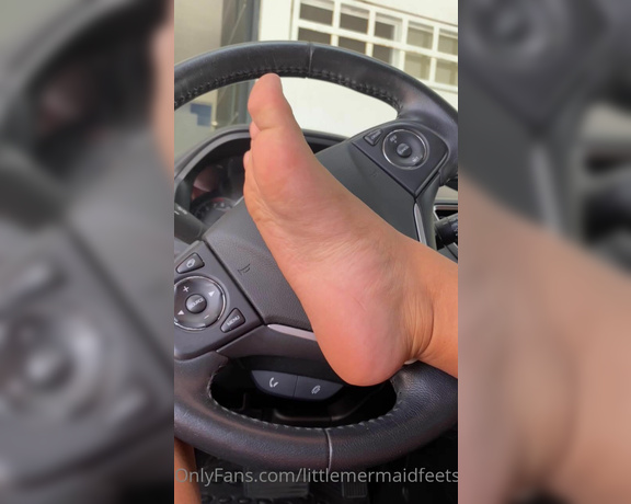 Little Mermaid aka littlemermaidfeets - 06-13-2022 OnlyFans Video - imagine licking my feet while driving