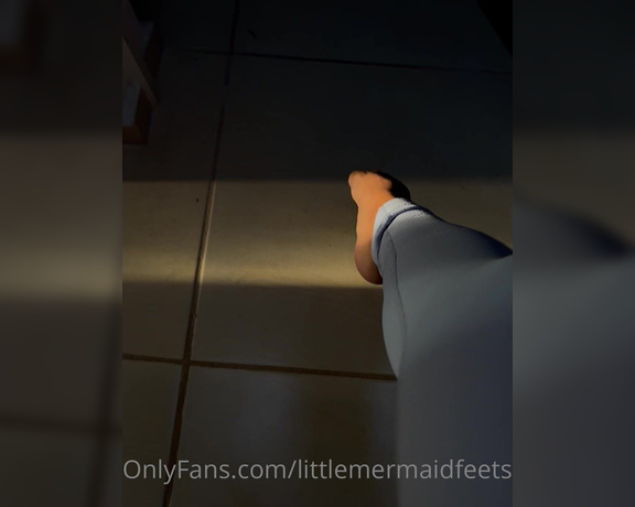 Little Mermaid aka littlemermaidfeets - 10-23-2022 OnlyFans Video - Golden hour