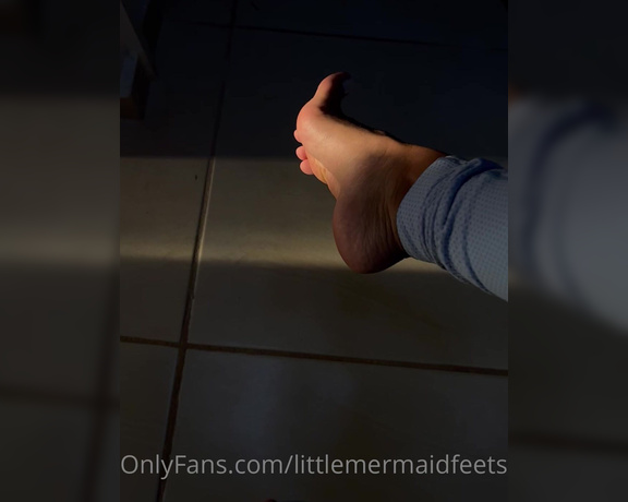 Little Mermaid aka littlemermaidfeets - 10-23-2022 OnlyFans Video - Golden hour