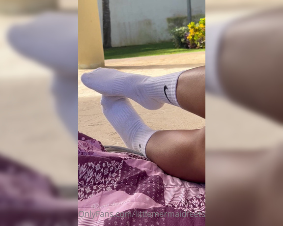 Little Mermaid aka littlemermaidfeets - 01-23-2023 OnlyFans Video - Socks