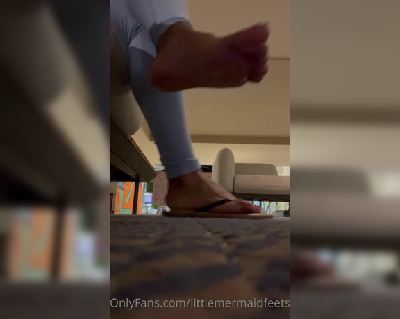 Little Mermaid aka littlemermaidfeets - 04-06-2023 OnlyFans Video - I love to play with my little feet in public