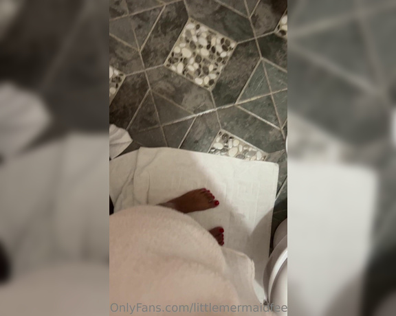 Little Mermaid aka littlemermaidfeets - 04-14-2023 OnlyFans Video - After shower