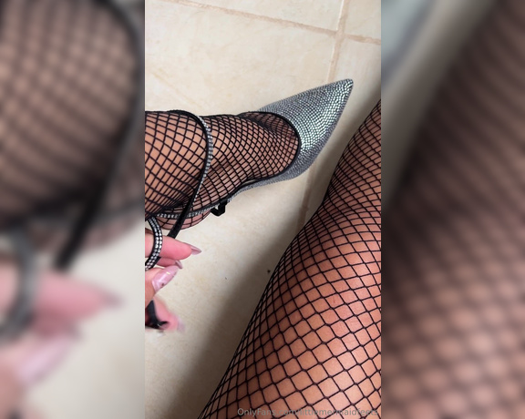 Little Mermaid aka littlemermaidfeets - 09-14-2023 OnlyFans Video - Heels and fishnets