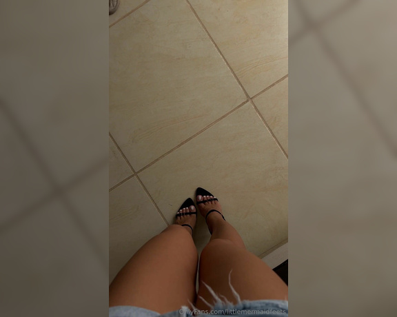 Little Mermaid aka littlemermaidfeets - 05-11-2024 OnlyFans Video - New heels dump