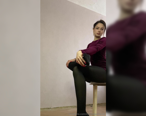 Marta Petarda aka itsmartapetarda - 12-24-2023 OnlyFans Video - just enjoy 3 minutes my fragrant sexy black pantyhose