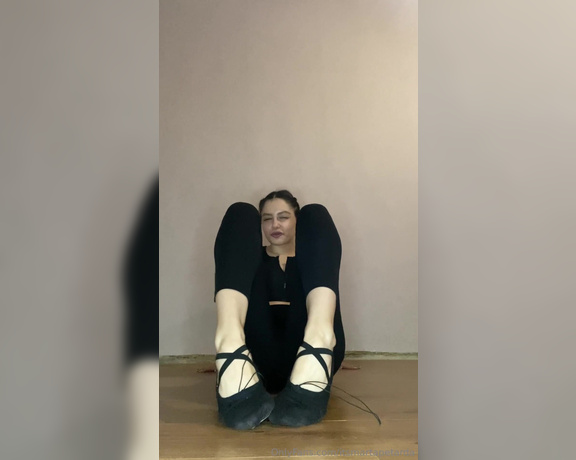 Marta Petarda aka itsmartapetarda - 01-19-2024 OnlyFans Video - My Ballet feet workout