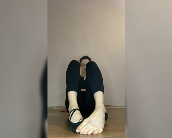 Marta Petarda aka itsmartapetarda - 01-19-2024 OnlyFans Video - My Ballet feet workout