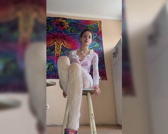 Marta Petarda aka itsmartapetarda - 09-04-2024 OnlyFans Video - Today I take off my shoes and show my white smelled tights after long day on