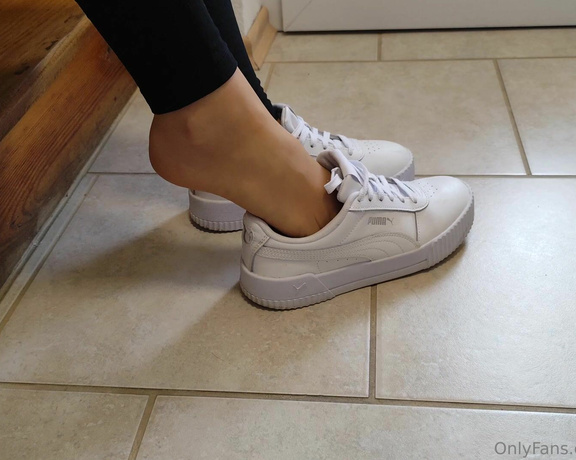 Nina Nylon aka ninanylon - 10-27-2024 OnlyFans Video - Taking off my white sneakers, the end