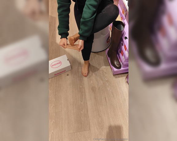 Nina Nylon aka ninanylon - 09-30-2024 OnlyFans Video - Taking off my nylon socks in the shoestore