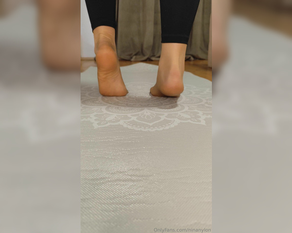 Nina Nylon aka ninanylon - 12-17-2024 OnlyFans Video - stretching with sportleggings and pantyhose final part