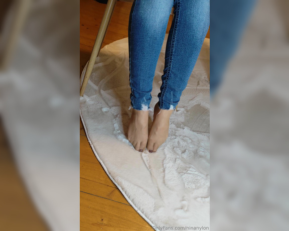 Nina Nylon aka ninanylon - 12-15-2024 OnlyFans Video - this carpet feels wonderful through my nylon feet