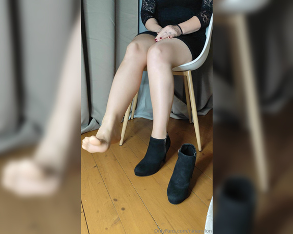 Nina Nylon aka ninanylon - 01-01-2025 OnlyFans Video - lets start 2025 with nylon feet