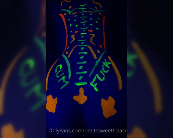 Petitesweettreatx aka petitesweettreatx - 09-18-2022 OnlyFans Video - Doggy style with a blacklight and UV paint was interesting, thats for sure