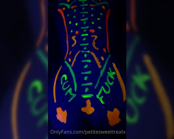 Petitesweettreatx aka petitesweettreatx - 09-18-2022 OnlyFans Video - Doggy style with a blacklight and UV paint was interesting, thats for sure