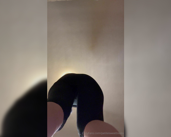 Petitesweettreatx aka petitesweettreatx - 04-30-2024 OnlyFans Video - Some gym clothes that are just a little TIGHT on me_dmk9