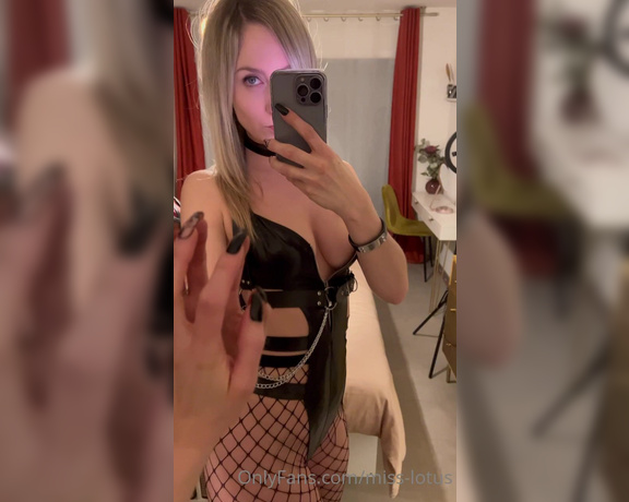 Miss Lotus aka miss-lotus - 02-05-2023 OnlyFans Video - Tu aimes ma tenue pour sortir en club