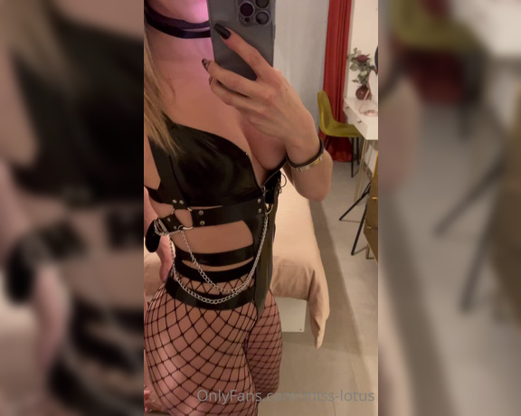 Miss Lotus aka miss-lotus - 02-05-2023 OnlyFans Video - Tu aimes ma tenue pour sortir en club