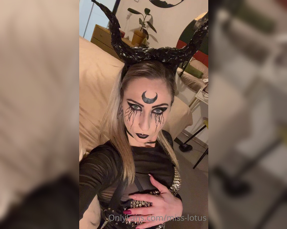 Miss Lotus aka miss-lotus - 02-23-2023 OnlyFans Video - Jadore me déguiser, là cétait pour Carnaval Tu aimes