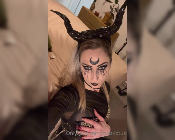 Miss Lotus aka miss-lotus - 02-23-2023 OnlyFans Video - Jadore me déguiser, là cétait pour Carnaval Tu aimes