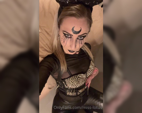 Miss Lotus aka miss-lotus - 02-23-2023 OnlyFans Video - Jadore me déguiser, là cétait pour Carnaval Tu aimes