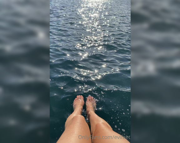 EviFeet aka evifeet - 09-03-2024 OnlyFans Video - Feeling the gentle waves kiss my feet while the sun dances on the water