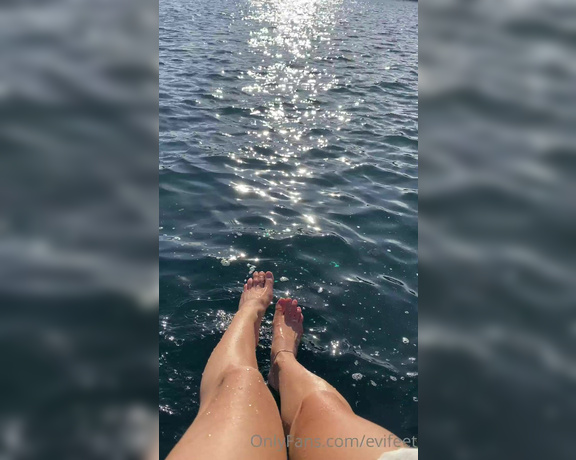 EviFeet aka evifeet - 09-03-2024 OnlyFans Video - Feeling the gentle waves kiss my feet while the sun dances on the water