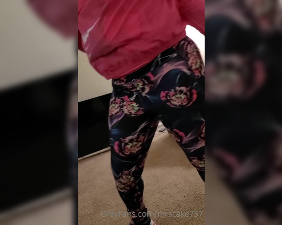 Mrs. Cake 757 aka mrscake757 - 03-18-2021 OnlyFans Video - Shaking my ass