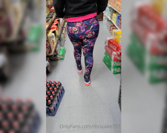 Mrs. Cake 757 aka mrscake757 - 03-18-2021 OnlyFans Video - Ass out in Public