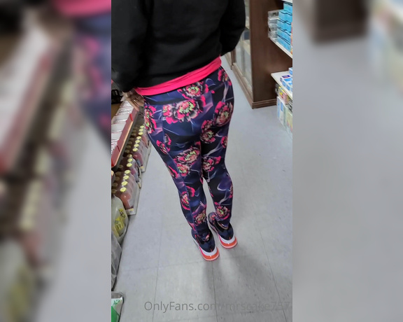 Mrs. Cake 757 aka mrscake757 - 03-18-2021 OnlyFans Video - Ass out in Public