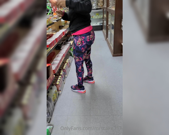 Mrs. Cake 757 aka mrscake757 - 03-18-2021 OnlyFans Video - Ass out in Public