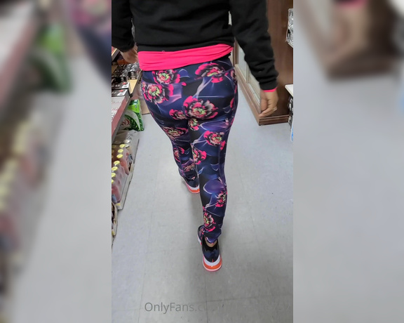 Mrs. Cake 757 aka mrscake757 - 03-18-2021 OnlyFans Video - Ass out in Public