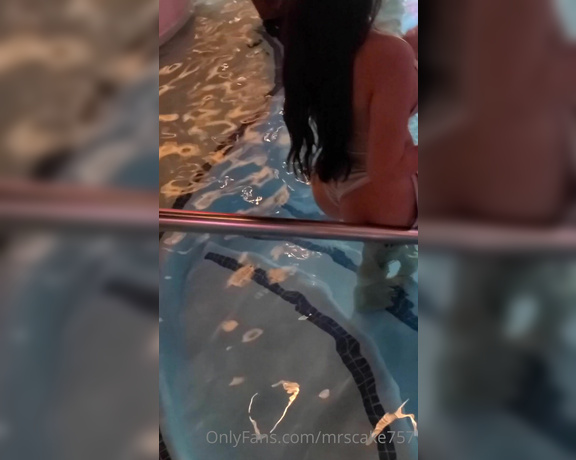 Mrs. Cake 757 aka mrscake757 - 10-22-2021 OnlyFans Video - Pool fun in Vegas