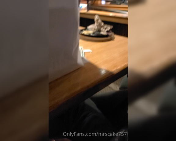 Mrs. Cake 757 aka mrscake757 - 12-14-2022 OnlyFans Video - In Applebees in Chester waiting on the check