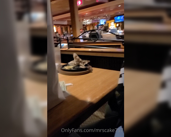 Mrs. Cake 757 aka mrscake757 - 12-14-2022 OnlyFans Video - In Applebees in Chester waiting on the check