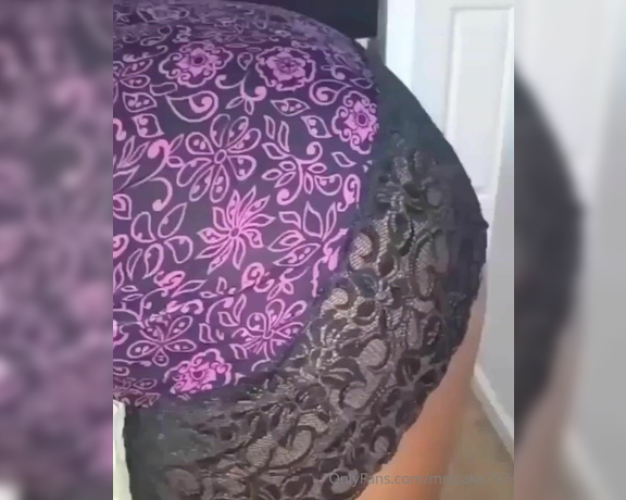 Mrs. Cake 757 aka mrscake757 - 12-21-2023 OnlyFans Video - bigt757 use that tongue