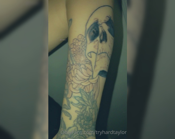 Punchy Mama aka punchymama - 01-15-2021 OnlyFans Video - Got my second session of my tattoo done today Literally such therapy Iâd go every day