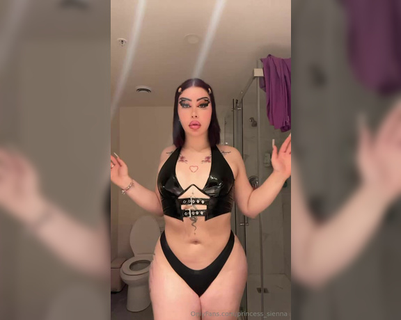 Princess Sienna aka princess_sienna - 05-03-2024 OnlyFans Video - I dont think I can post this on TikTok