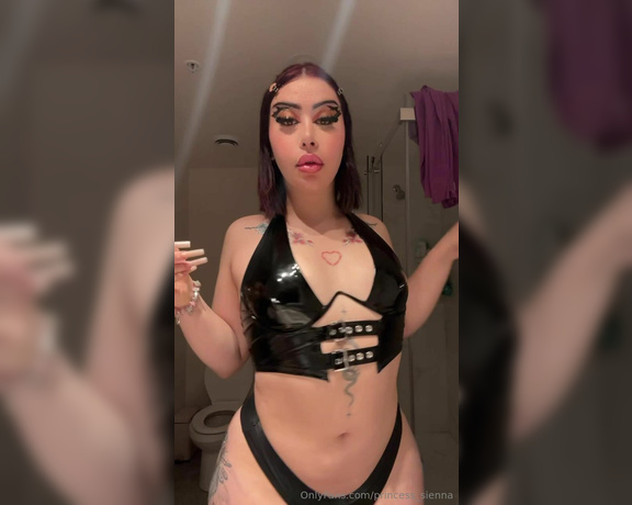 Princess Sienna aka princess_sienna - 05-03-2024 OnlyFans Video - I dont think I can post this on TikTok