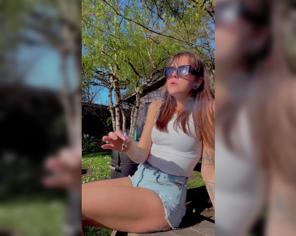 Punchy Mama aka punchymama - 04-03-2024 OnlyFans Video - Lets have a chill moment together, enjoy the sunshine, fresh air, and a smoke, maybe even