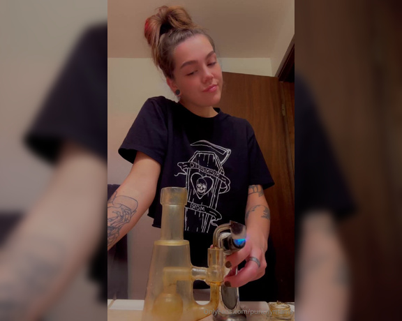 Punchy Mama aka punchymama - 05-07-2024 OnlyFans Video - Late night smoke sesh before bed Sleep well babes  dream of us